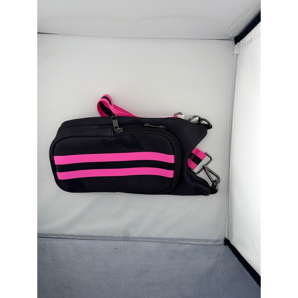WanderFull HydroBag Water Bottle Carrier Women OS Black Pink Camo Crossbody Bag